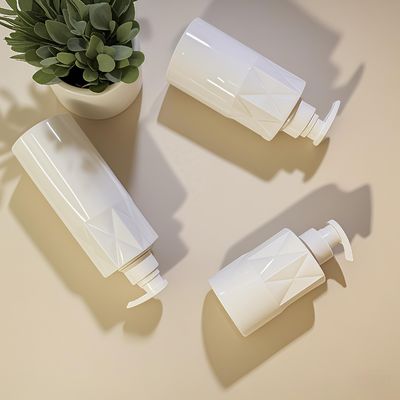 Glasförmige PET-Kosmetikflasche mit Druckpumpe und individuellem Logo, 5000 Stück MOQ, 15-35 Tage Lieferung