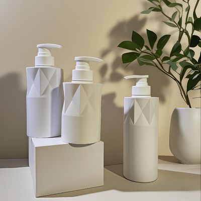 Glasförmige PET-Kosmetikflasche mit Druckpumpe und individuellem Logo, 5000 Stück MOQ, 15-35 Tage Lieferung