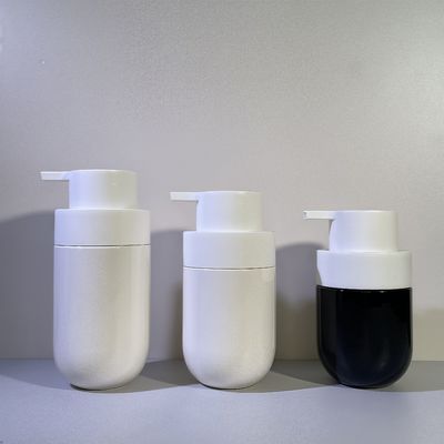 Fette, runde PET-Kosmetikflasche mit Druckpumpe und individuellem Farbsiebdruck für Schönheitsverpackungen