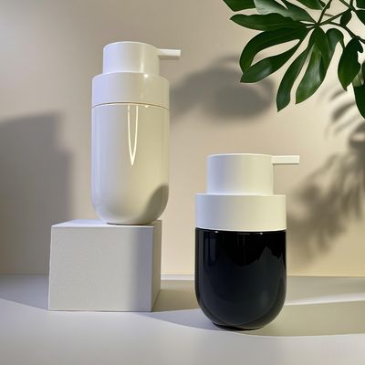 Fette, runde PET-Kosmetikflasche mit Druckpumpe und individuellem Farbsiebdruck für Schönheitsverpackungen