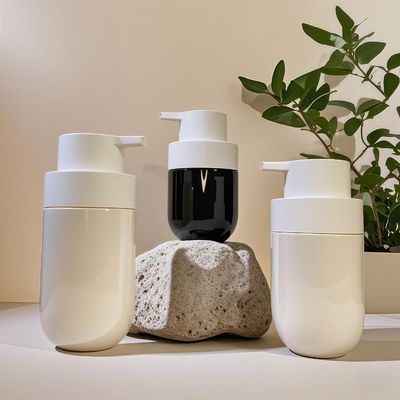 Fette, runde PET-Kosmetikflasche mit Druckpumpe und individuellem Farbsiebdruck für Schönheitsverpackungen