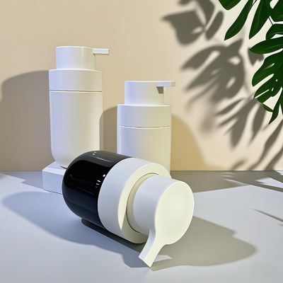 Fette, runde PET-Kosmetikflasche mit Druckpumpe und individuellem Farbsiebdruck für Schönheitsverpackungen