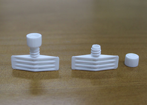 Torsions-Tüllen-Kappen-Spitzen-Tüllen-integrale kundenspezifische Farbe HDPE 4.5mm Durchmessers kosmetische